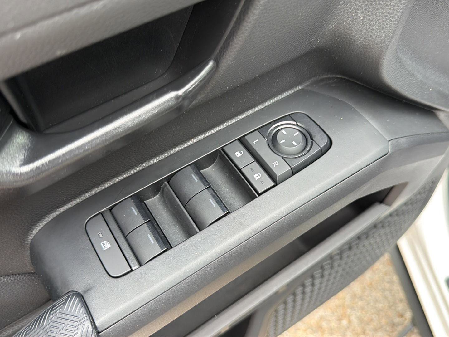 Used 2024 Toyota Tacoma SR5 AWD/4WD image 20