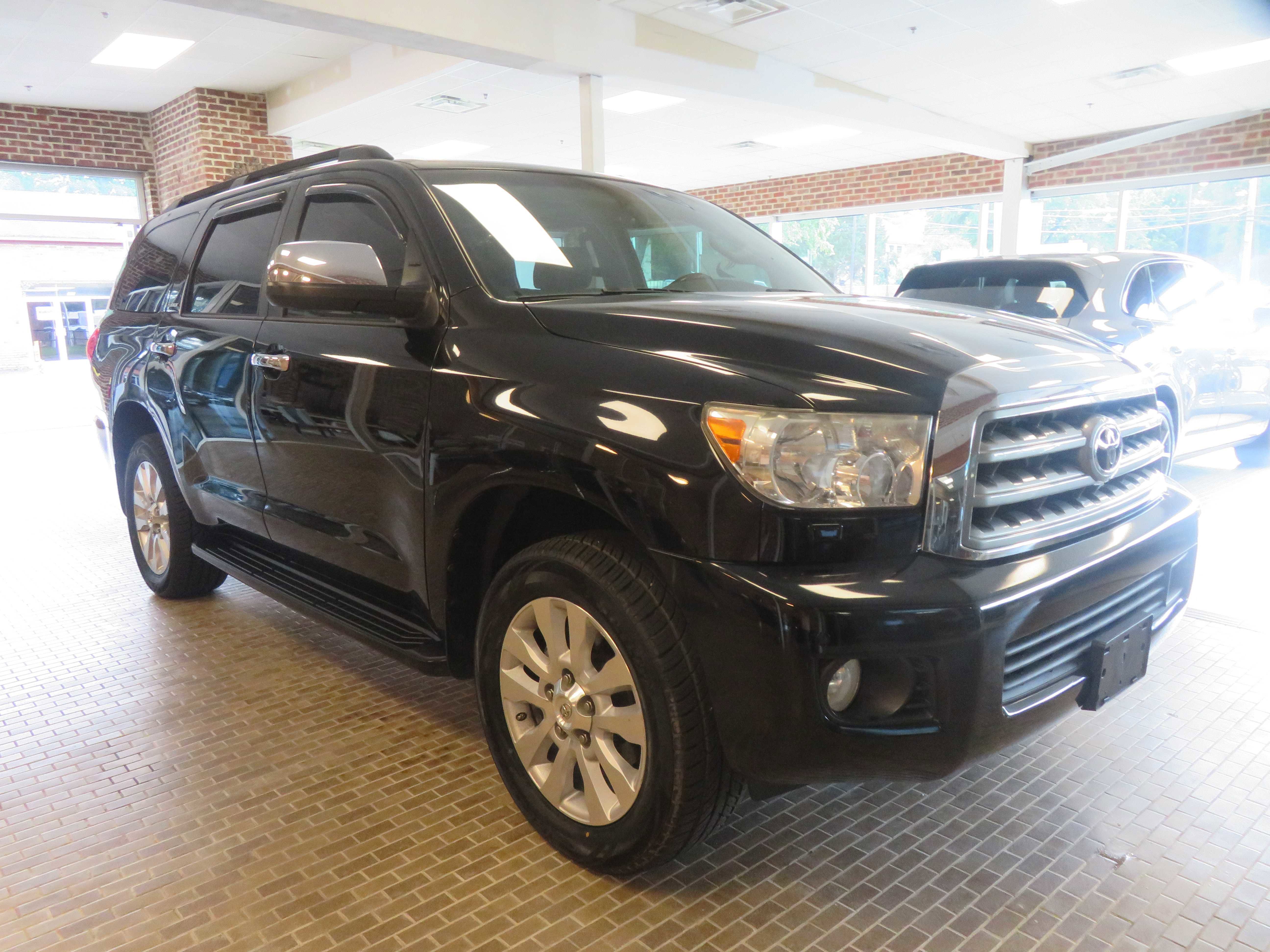 Used 2017 Toyota Sequoia Platinum AWD/4WD image 3