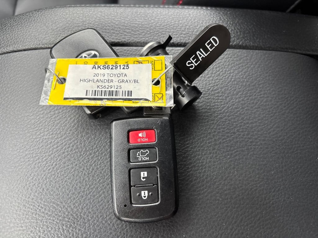 Used 2019 Toyota Highlander SE AWD/4WD image 38