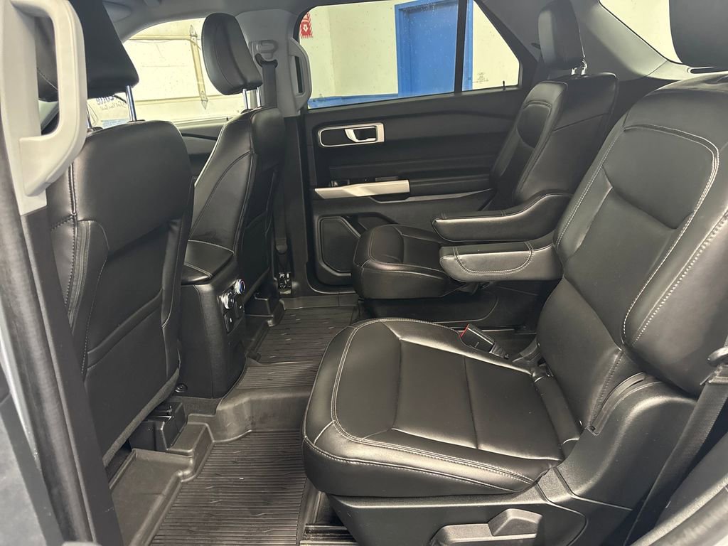 Used 2022 Ford Explorer XLT w/ Equipment Group 202A AWD/4WD image 28