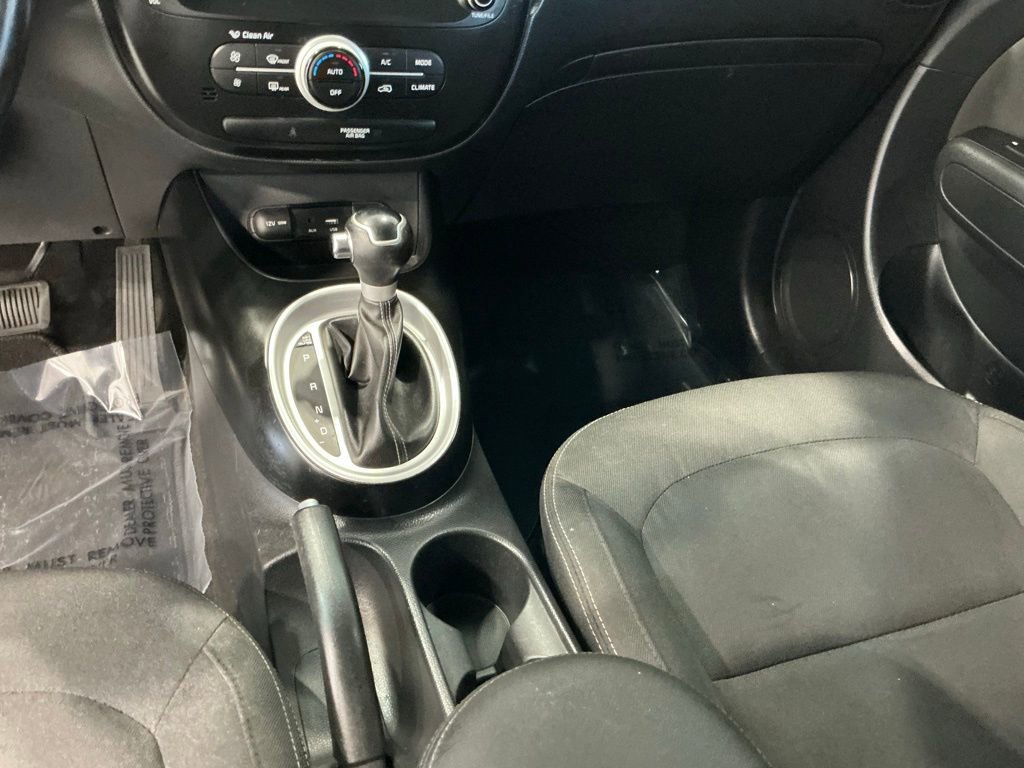 Used 2018 Kia Soul + image 6