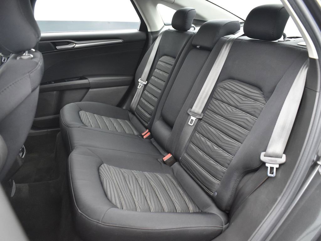 Used 2016 Ford Fusion SE image 23
