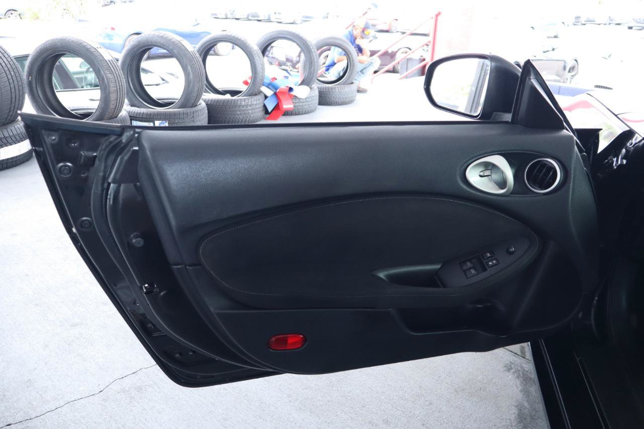 Used 2017 Nissan 370Z Coupe RWD image 27