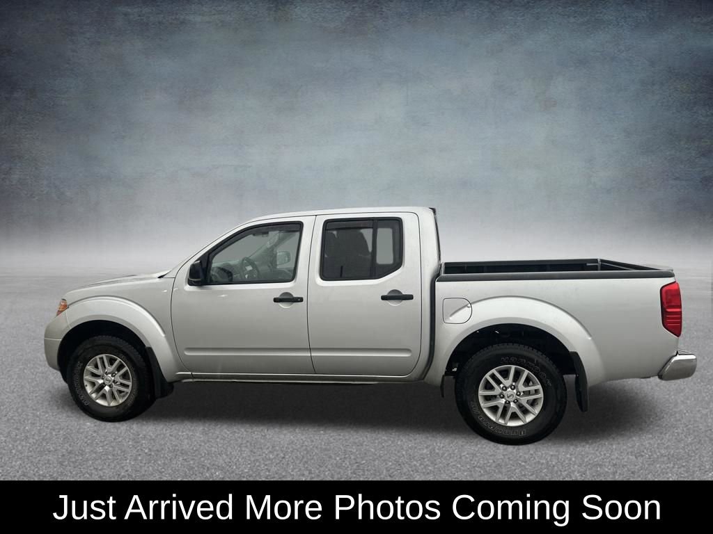 Used 2019 Nissan Frontier SV image 2