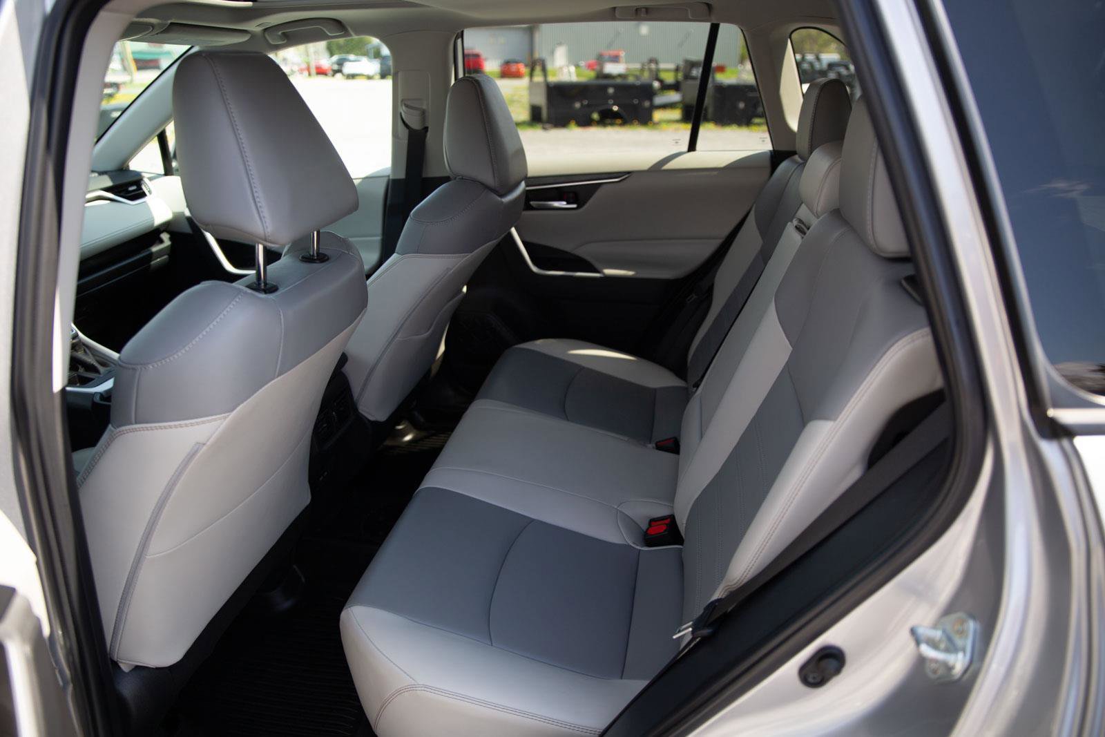 Used 2023 Toyota RAV4 XLE Premium image 14