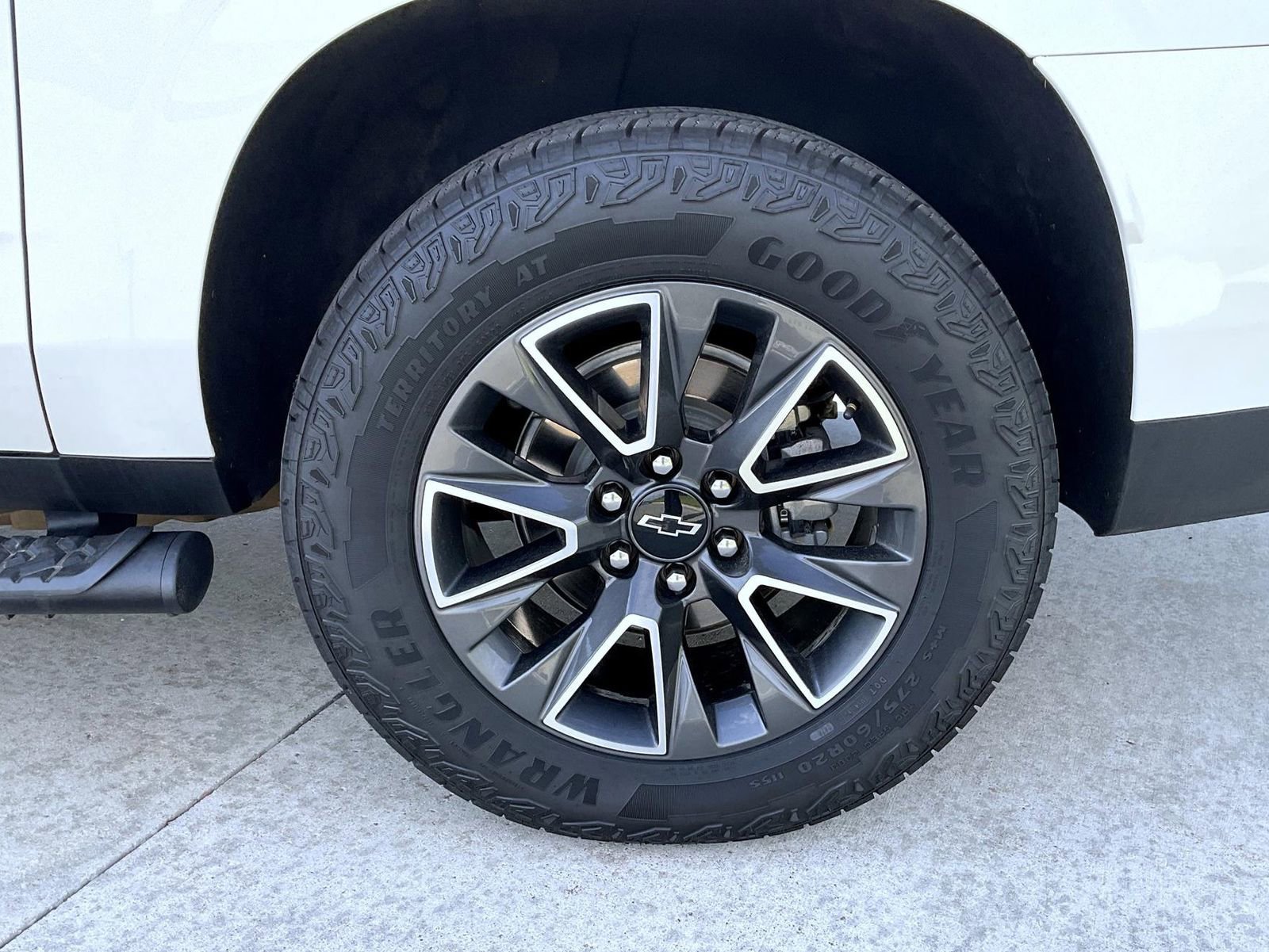 Used 2023 Chevrolet Suburban Z71 w/ Luxury Package AWD/4WD image 24