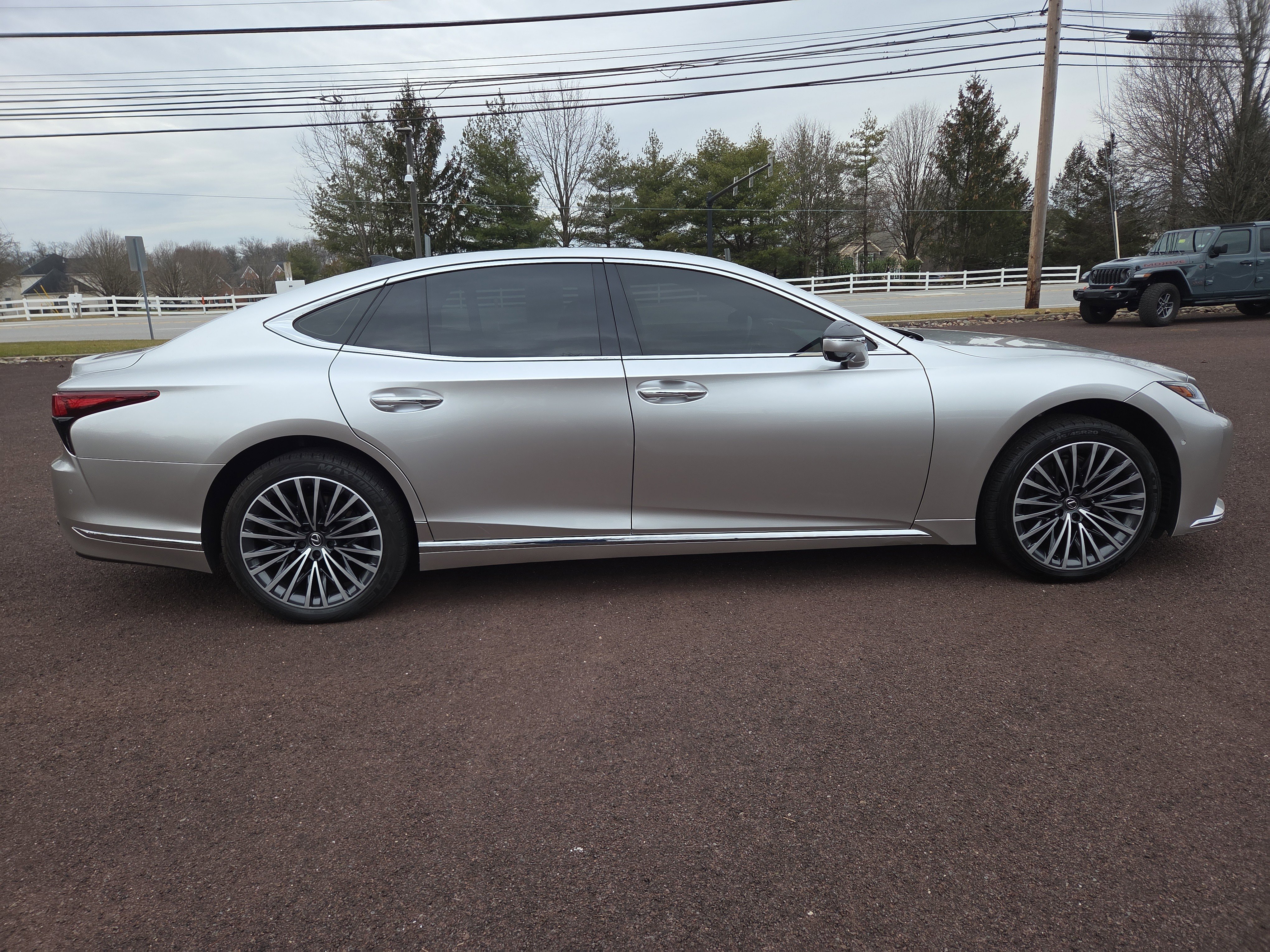 Used 2024 Lexus LS 500 AWD w/ Luxury Package image 2