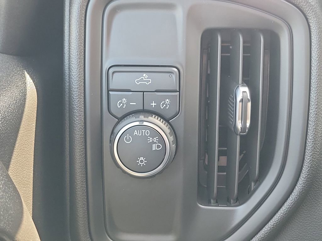Used 2026 Chevrolet Silverado 1500 Custom image 13