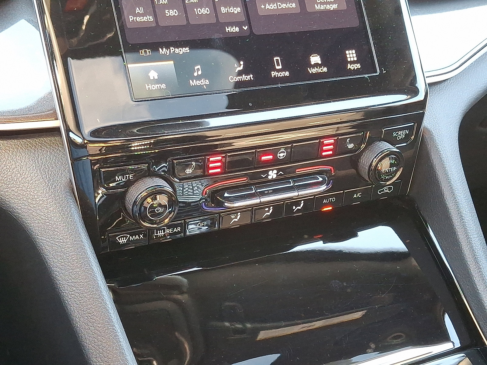 Used 2023 Jeep Grand Cherokee Altitude AWD/4WD image 18