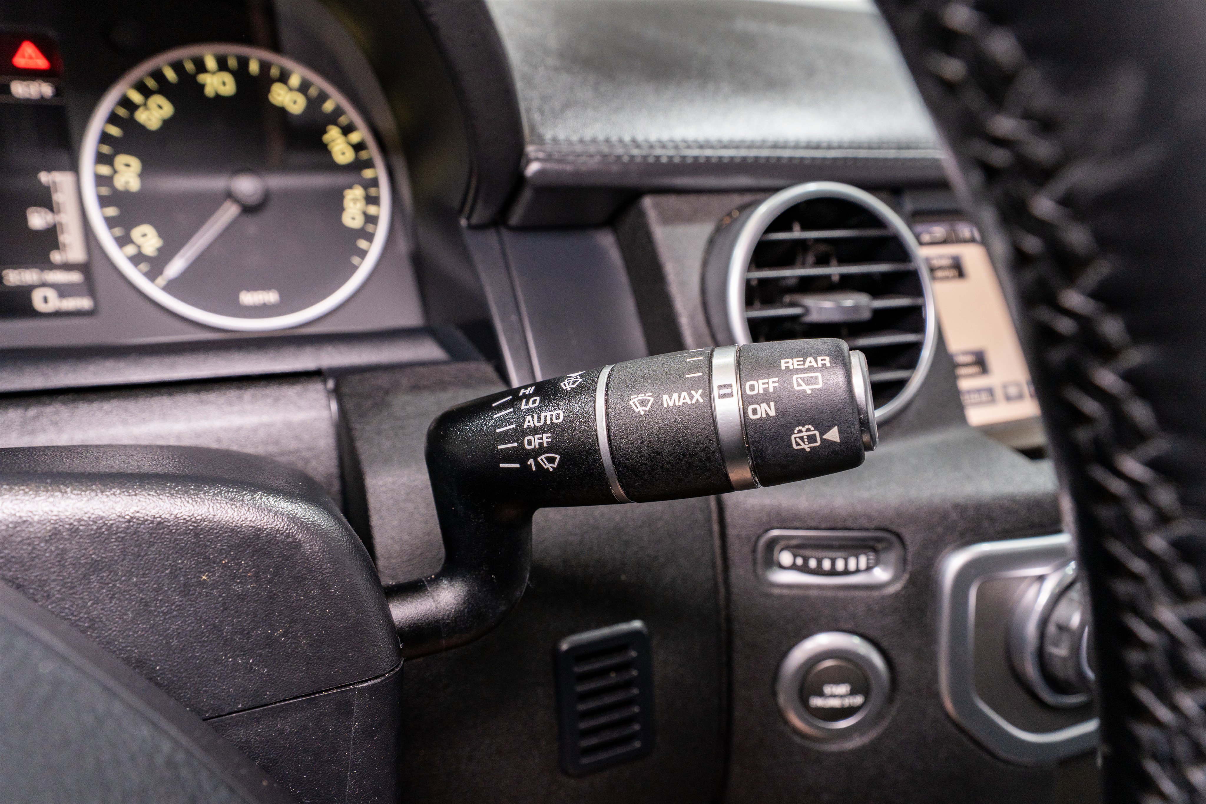 Used 2016 Land Rover LR4 HSE LUX image 31