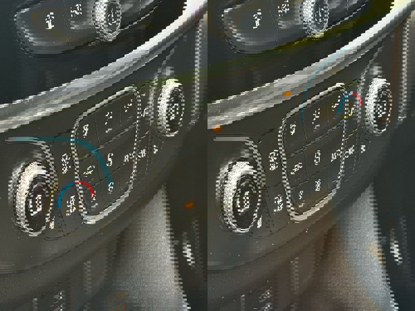 Used 2023 Chevrolet Traverse LT w/ LT Premium Package image 24