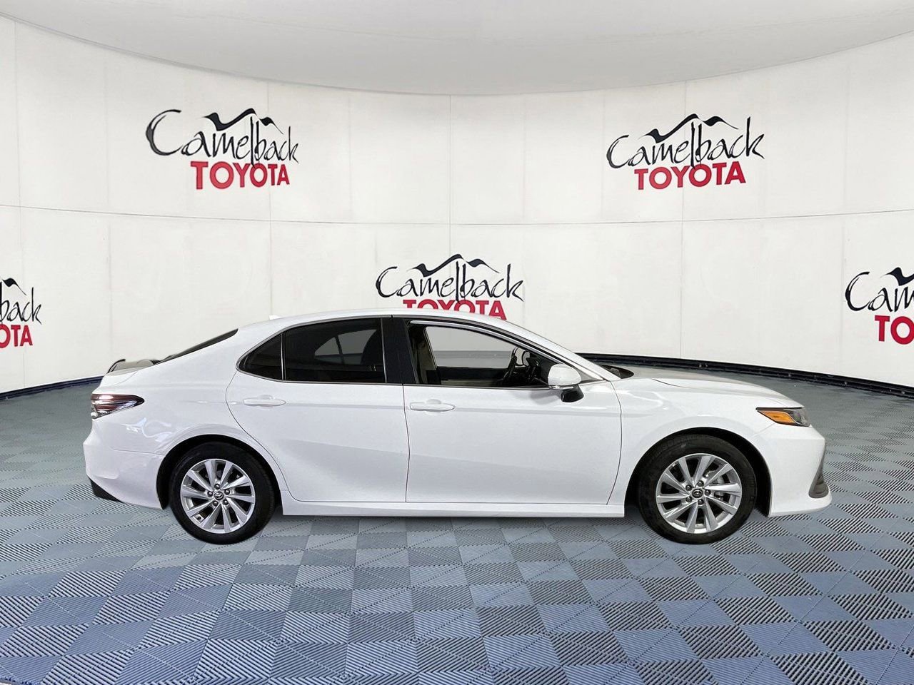 Used 2024 Toyota Camry LE FWD image 9