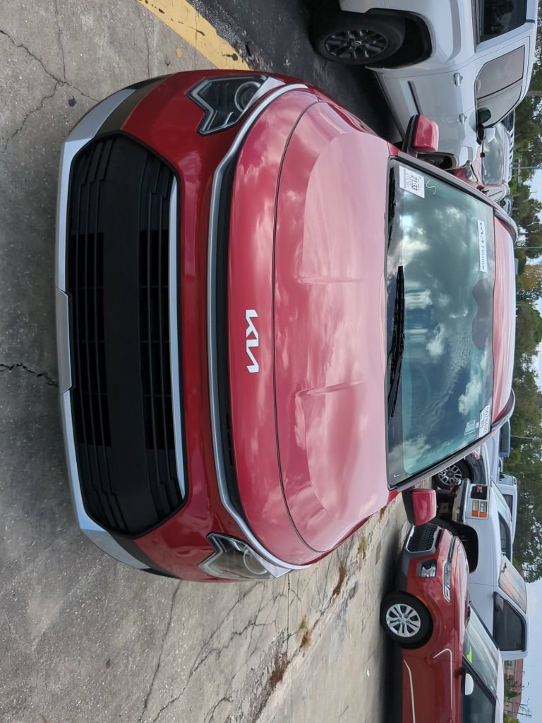 Certified 2025 Kia Niro LX FWD image 3
