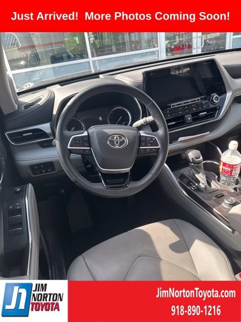 Used 2022 Toyota Highlander Platinum image 8