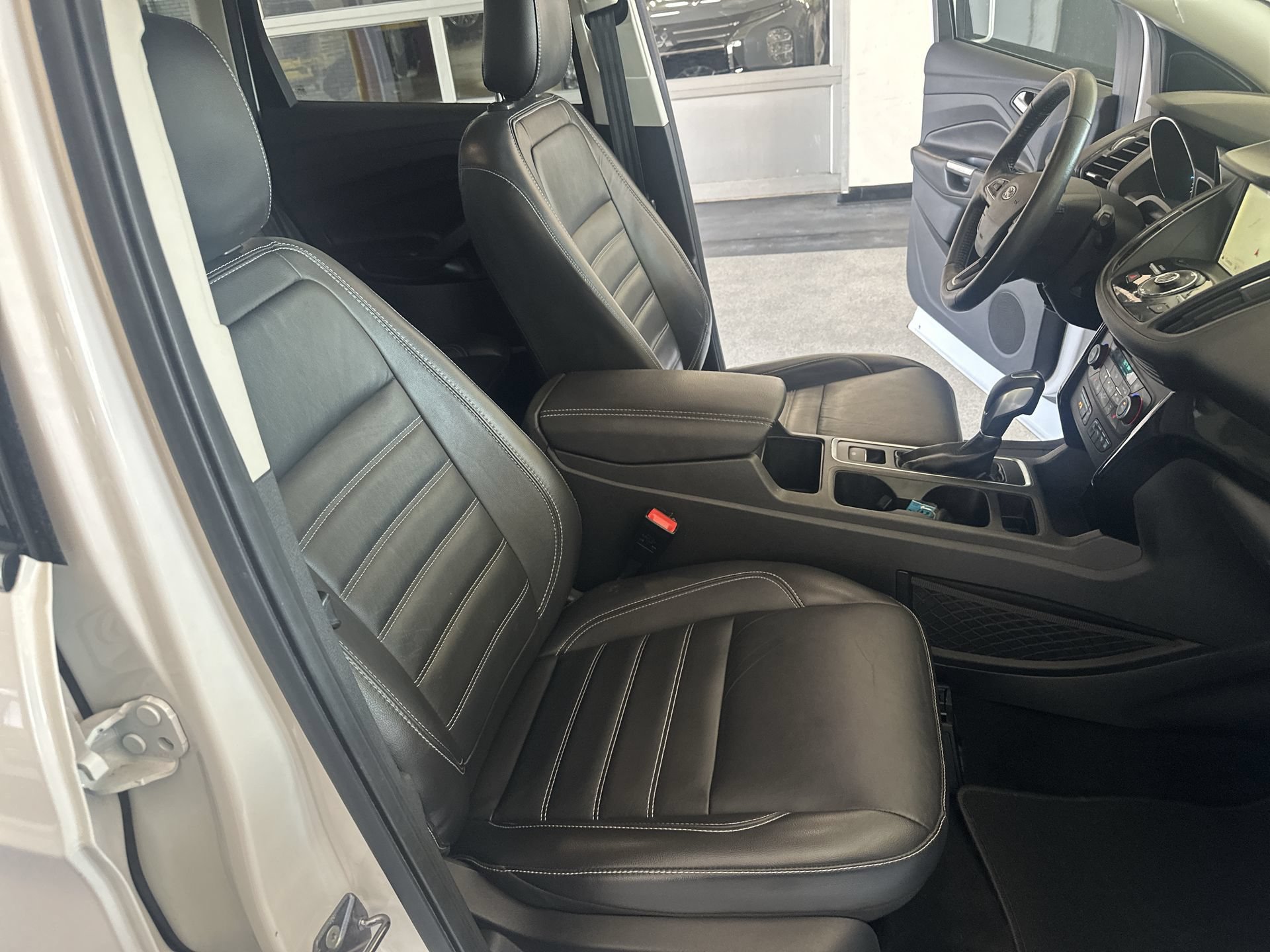 Used 2019 Ford Escape Titanium FWD image 25