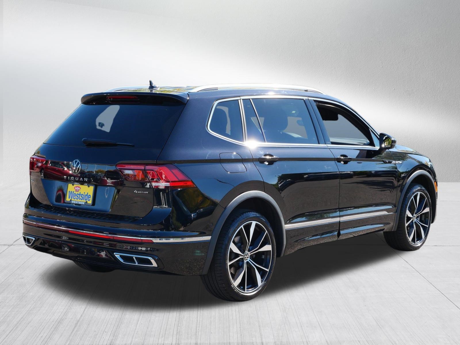 Certified 2024 Volkswagen Tiguan SEL R-Line AWD/4WD image 7
