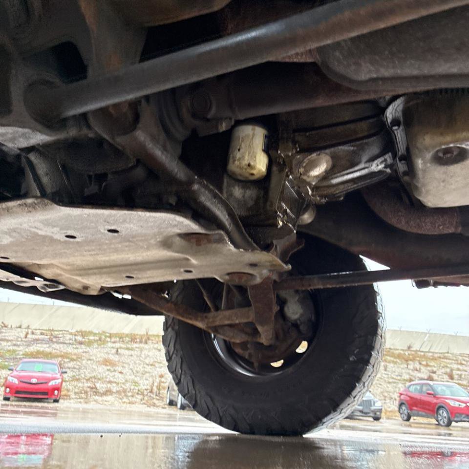 Used 2000 Chevrolet Silverado 1500 LS w/ Off-Road Chassis Pkg AWD/4WD image 19