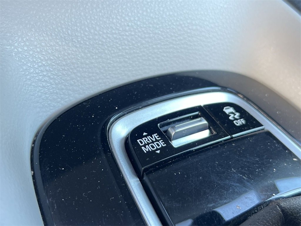 Used 2025 Toyota Corolla SE image 30