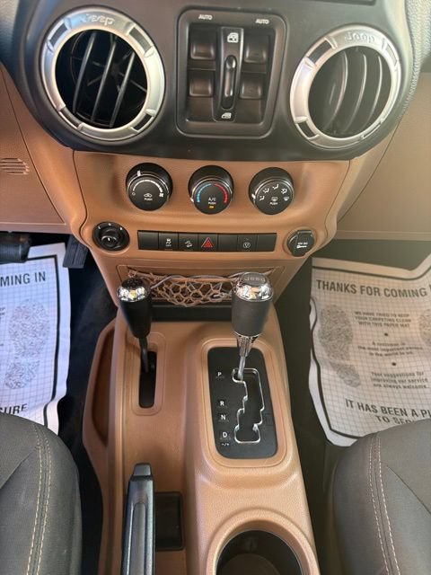 Used 2017 Jeep Wrangler Unlimited Sahara w/ Connectivity Group AWD/4WD image 18
