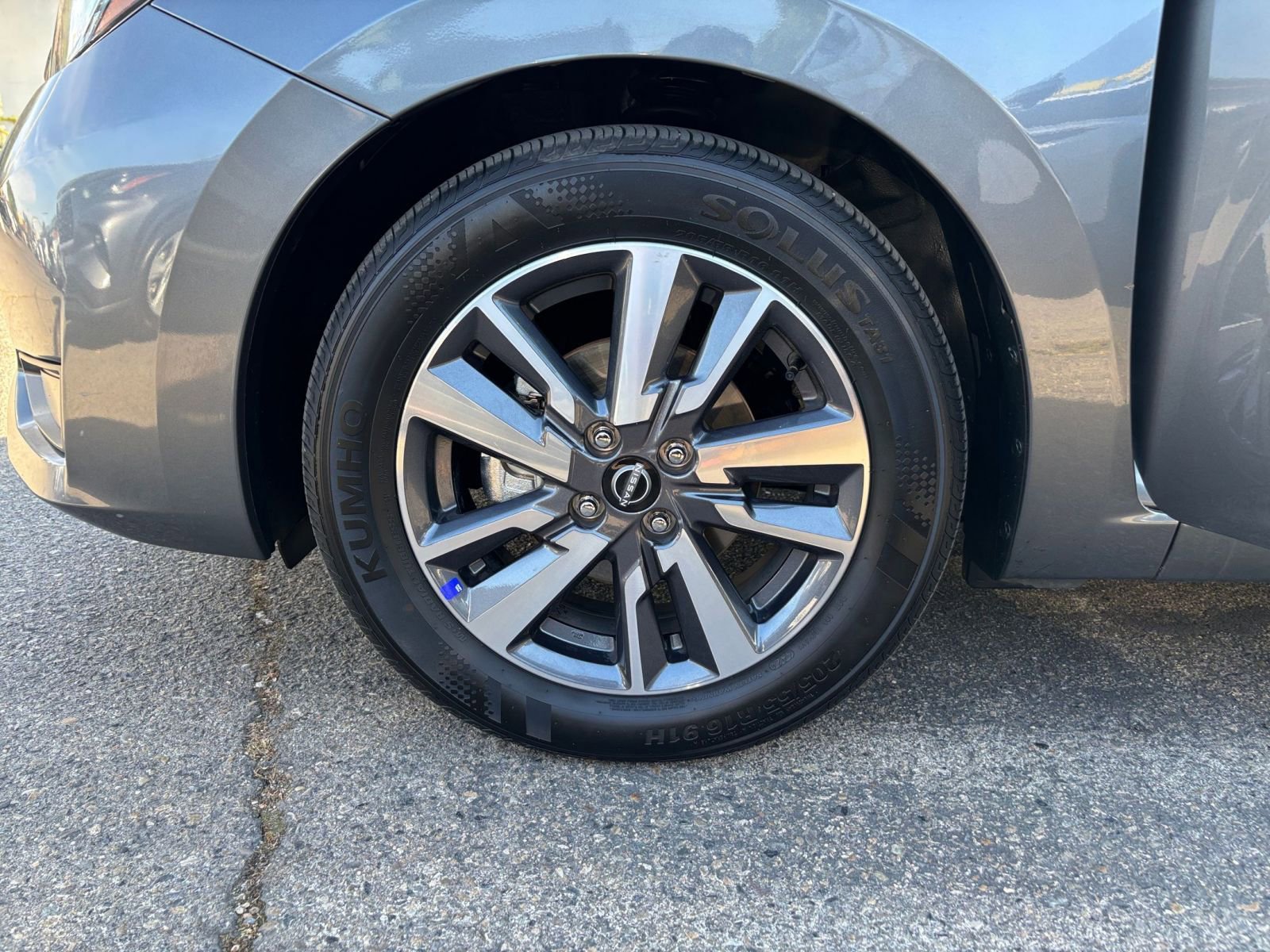 Used 2025 Nissan Versa SV image 28