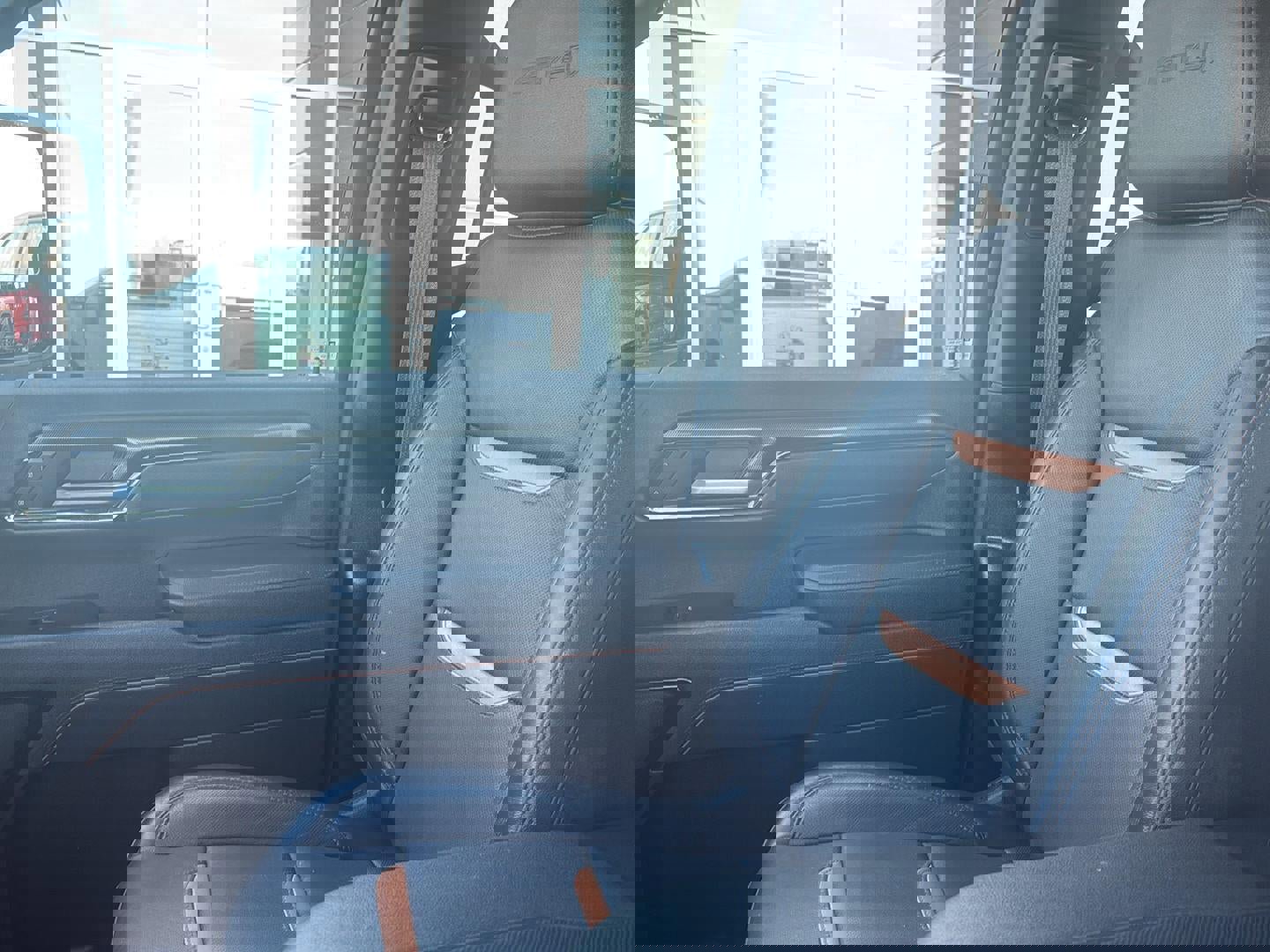 Used 2025 GMC Sierra 2500 AT4 image 28