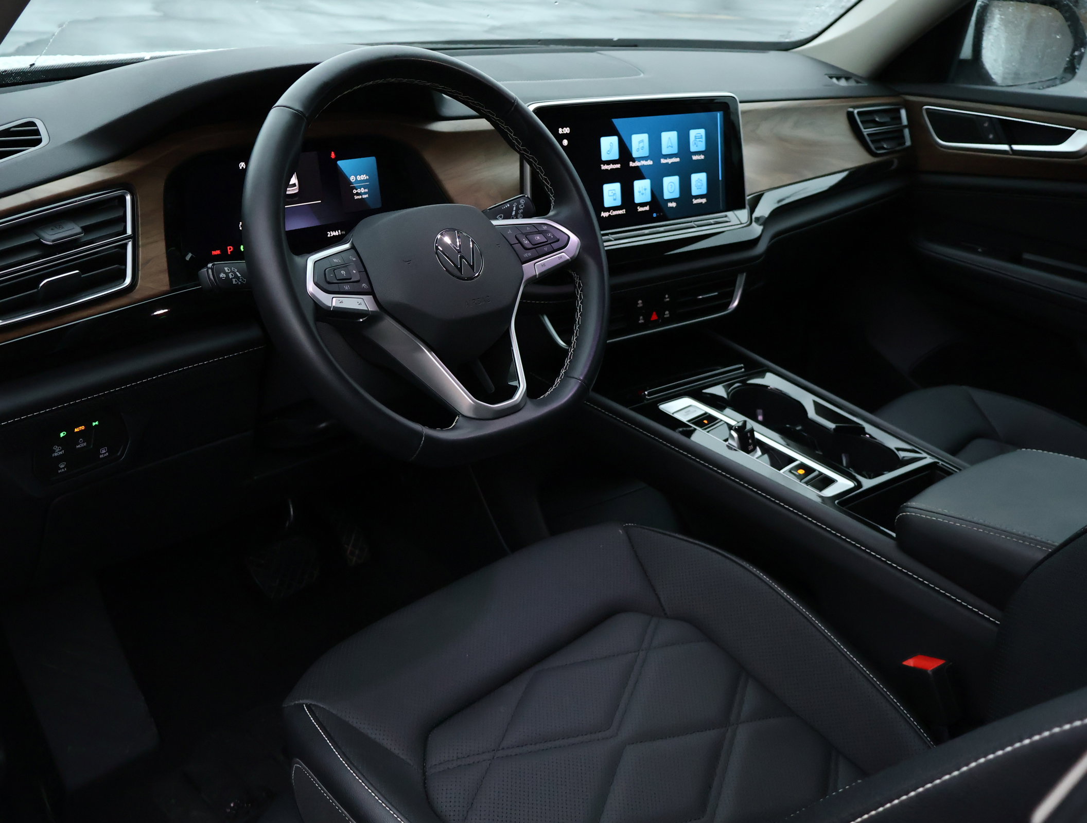 Used 2025 Volkswagen Atlas SE image 3