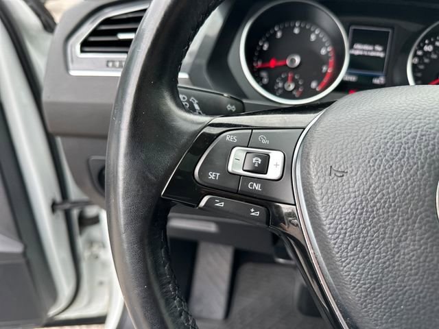 Used 2018 Volkswagen Tiguan SEL AWD/4WD image 19