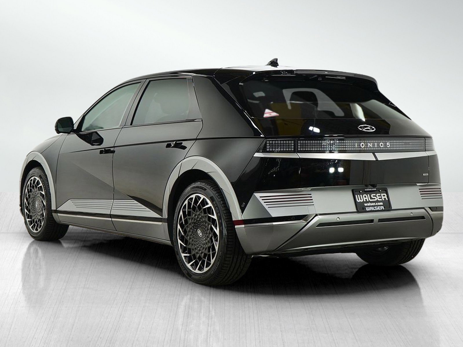 Used 2024 Hyundai Ioniq 5 Limited image 4