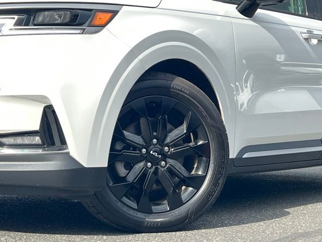 Certified 2024 Kia Carnival SX image 2