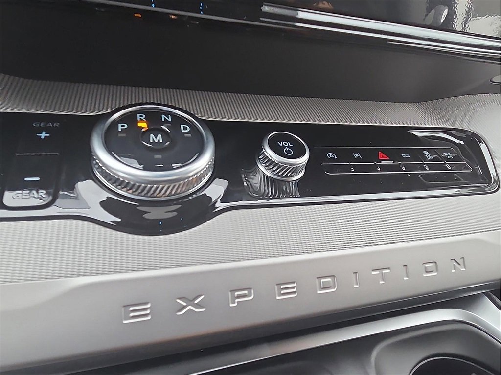 New 2025 Ford Expedition Active image 15