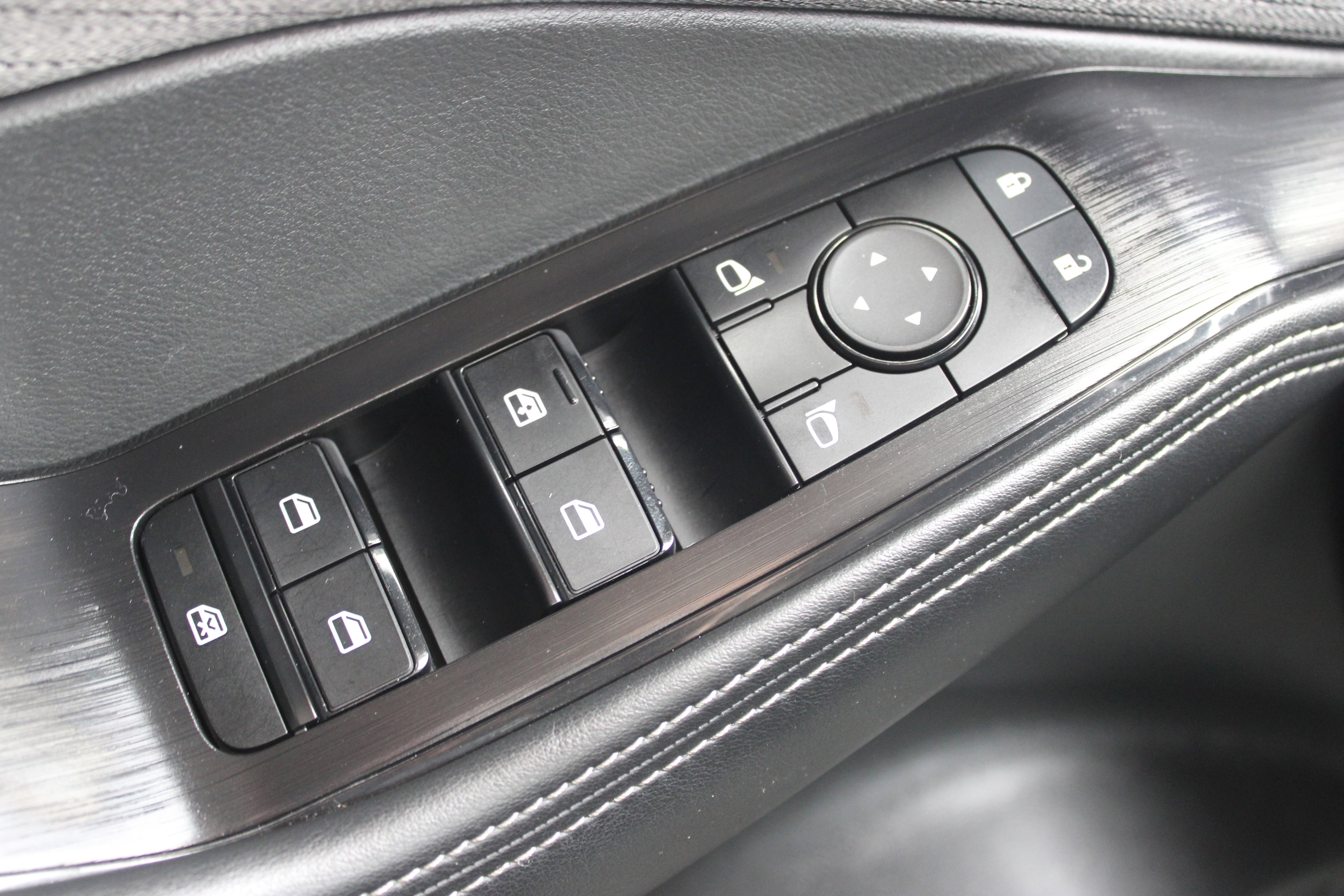 Certified 2023 Nissan Rogue SV image 28