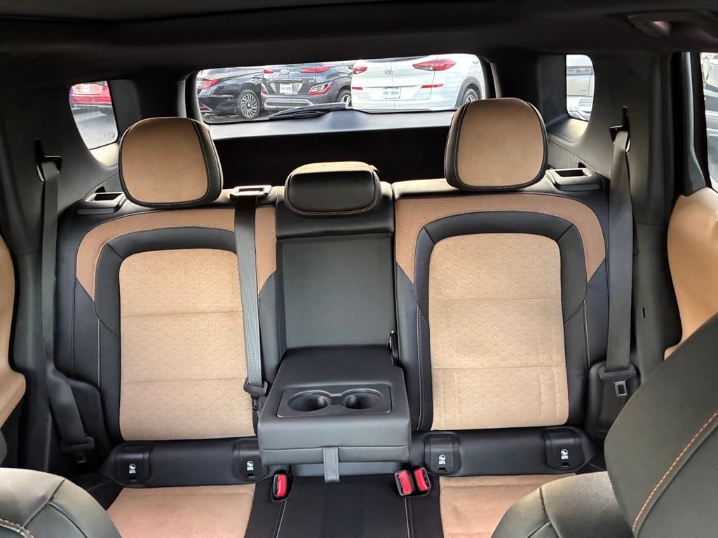 Used 2025 Chevrolet Equinox ACTIV w/ Safety and Technology Package AWD/4WD image 18