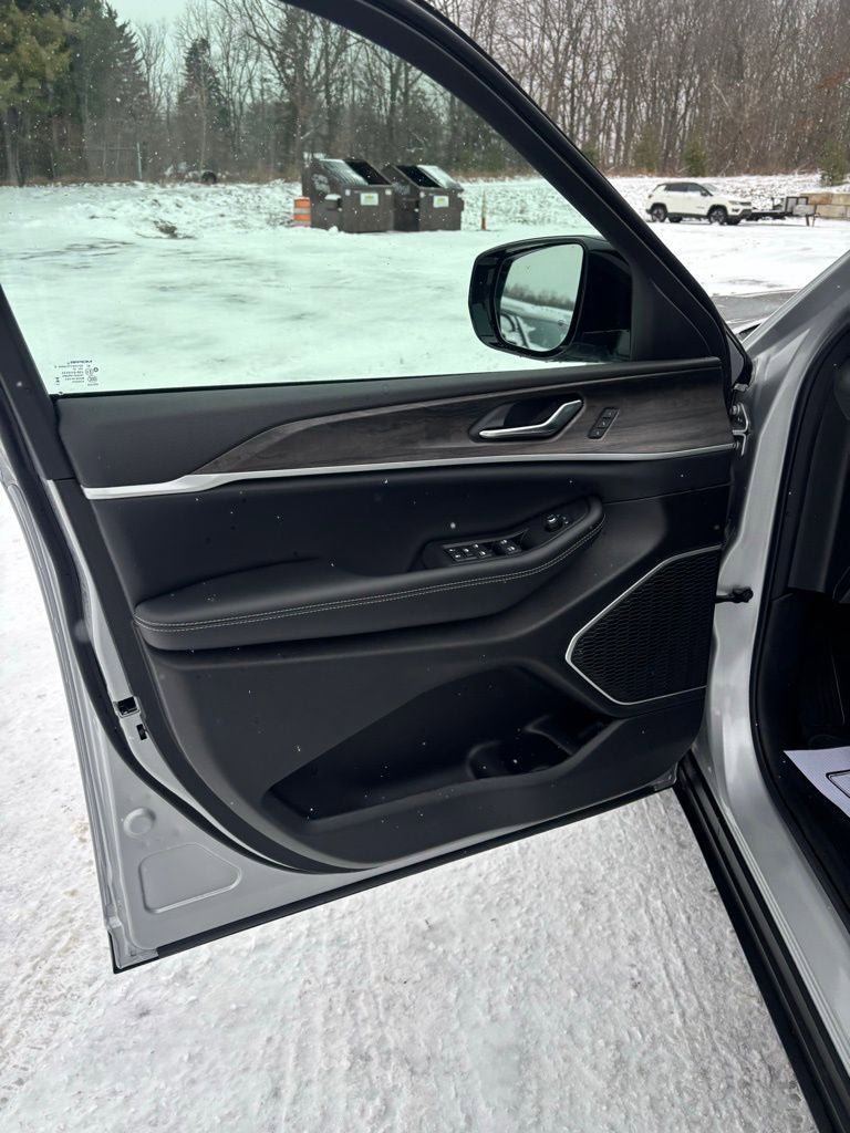New 2026 Jeep Grand Cherokee Limited AWD/4WD image 8