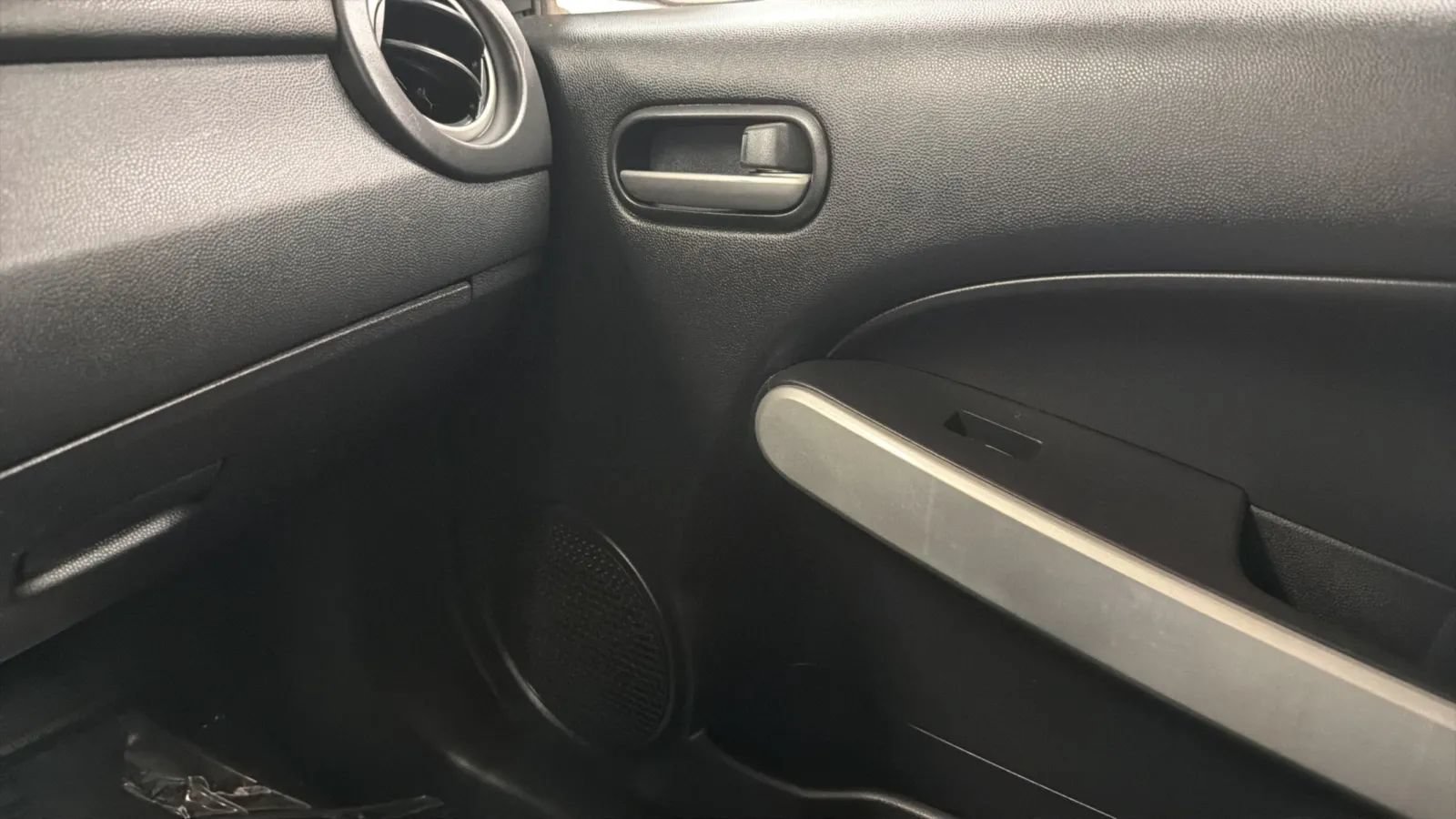 Used 2012 MAZDA MAZDA2 Sport FWD image 15