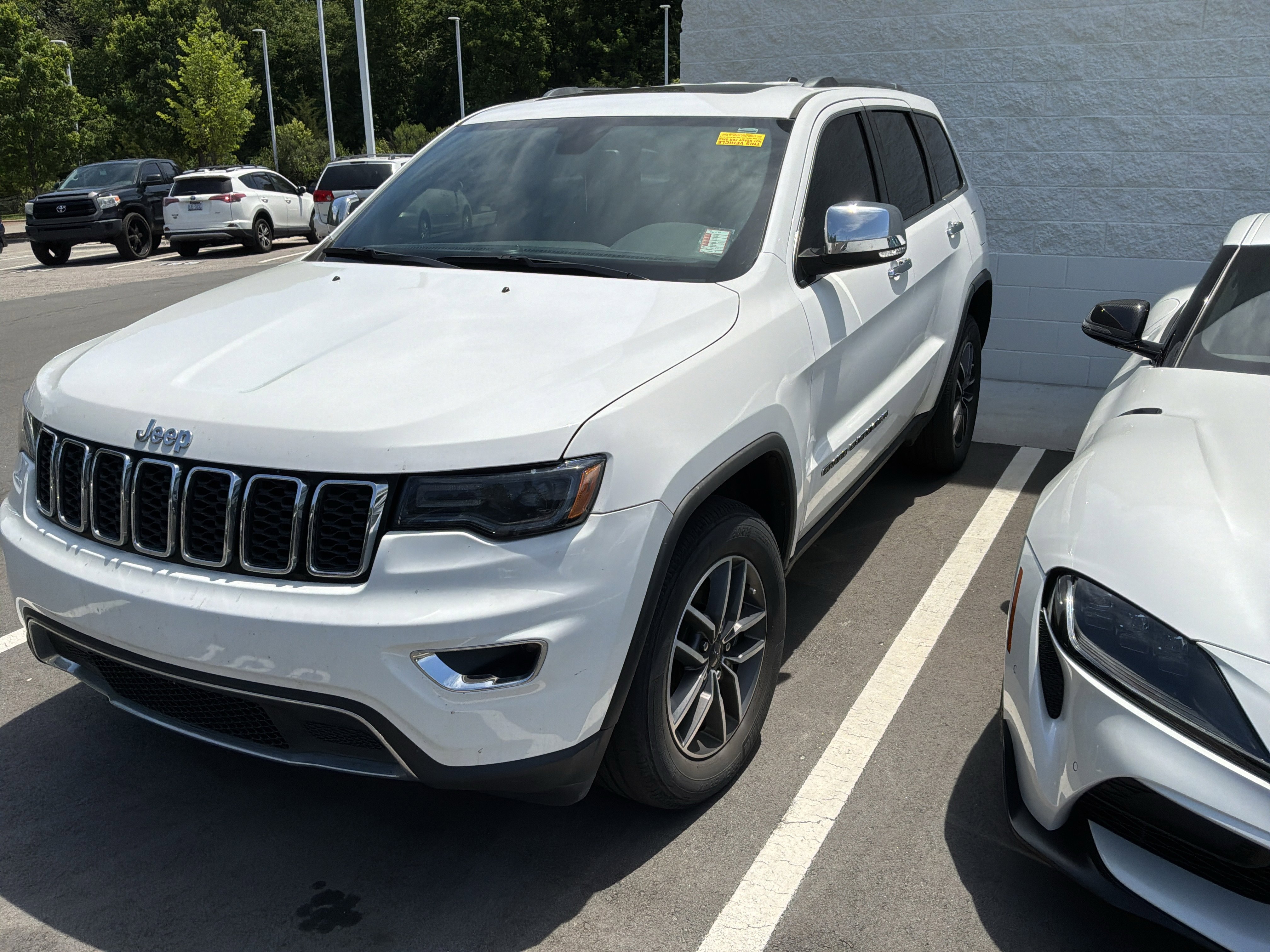 Used 2022 Jeep Grand Cherokee Limited w/ Trailer Tow Group IV AWD/4WD image 3