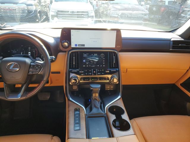 Used 2025 Lexus LX 600 4WD w/ Luxury Package image 12