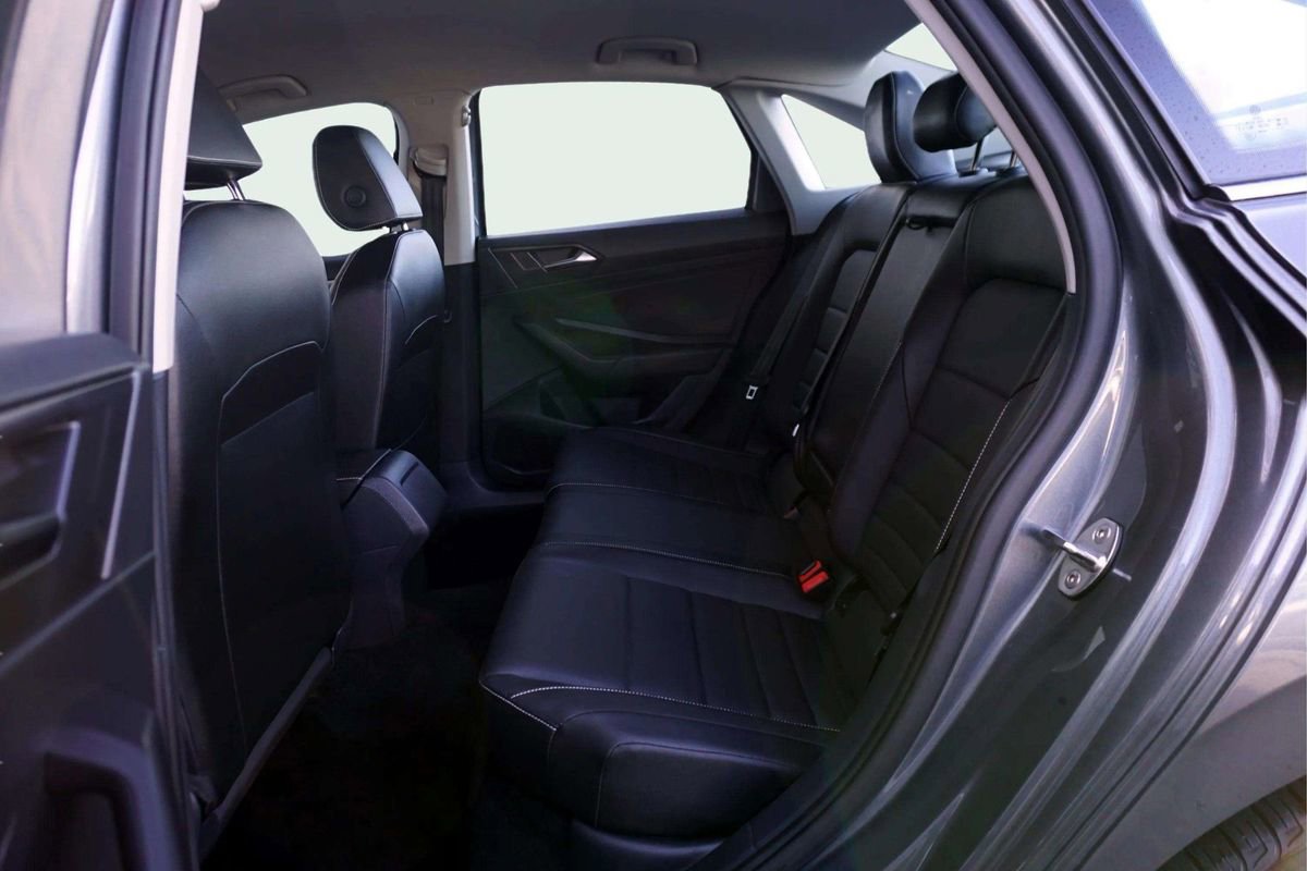 Used 2024 Volkswagen Jetta SE image 16
