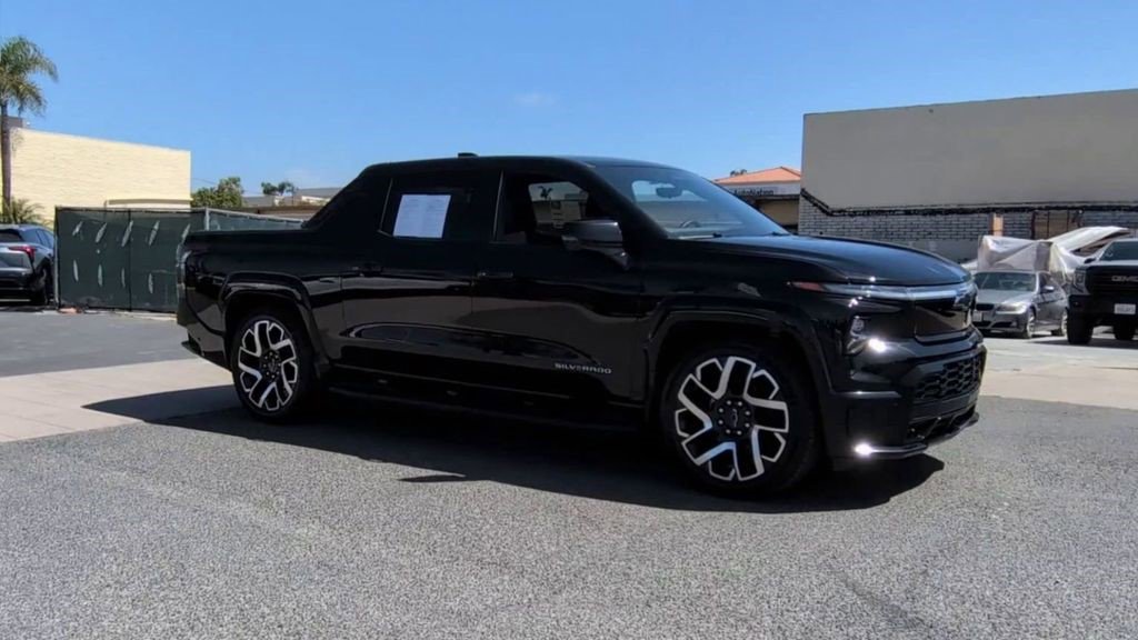 Certified 2024 Chevrolet Silverado EV RST AWD/4WD image 3