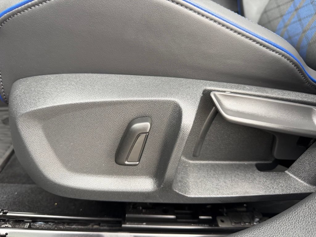 Used 2025 Volkswagen Golf w/ Euro Style Package AWD/4WD image 23
