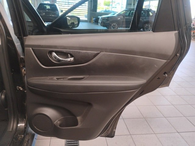 Used 2020 Nissan Rogue SV image 18