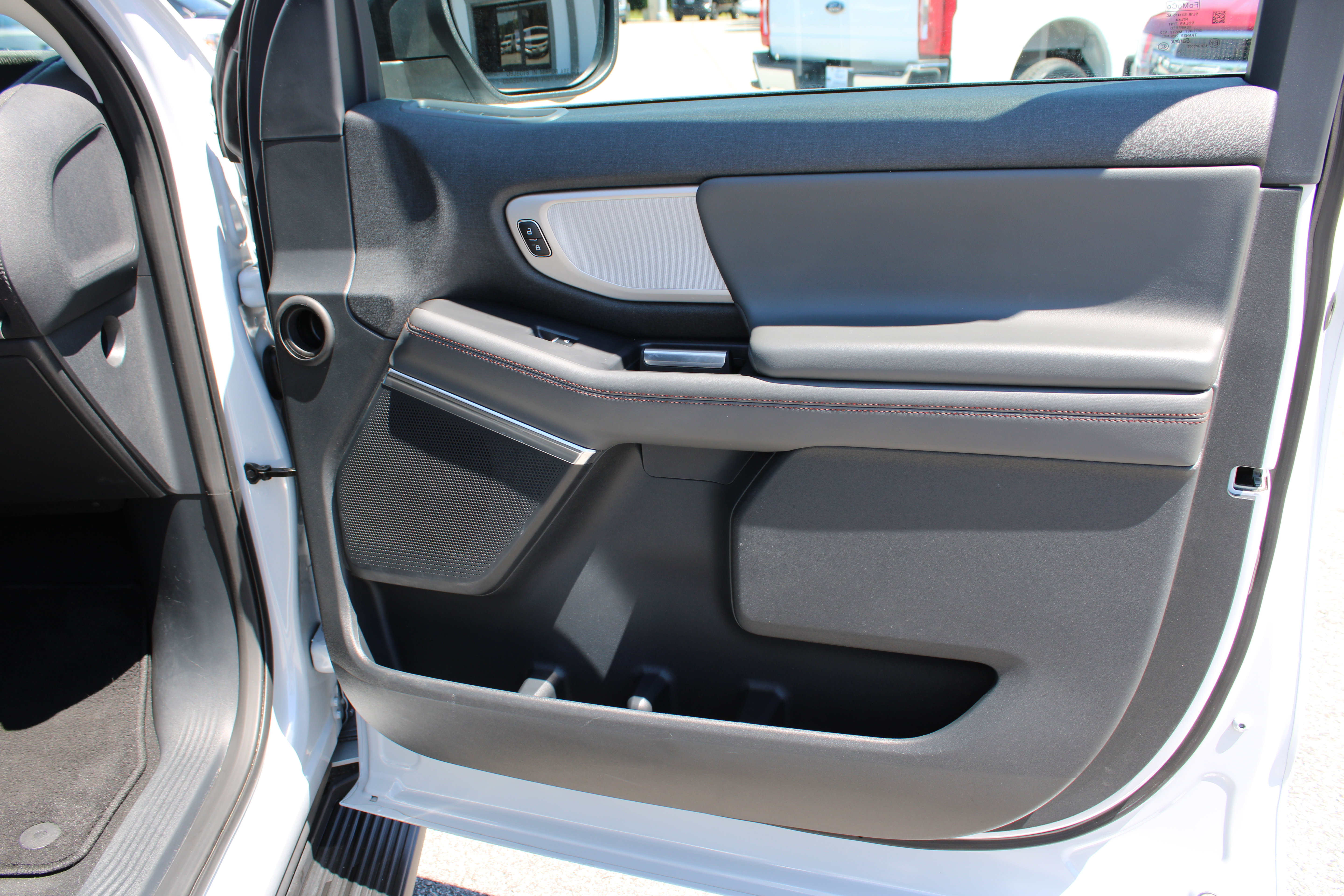 Used 2025 Ford Expedition Active RWD image 18