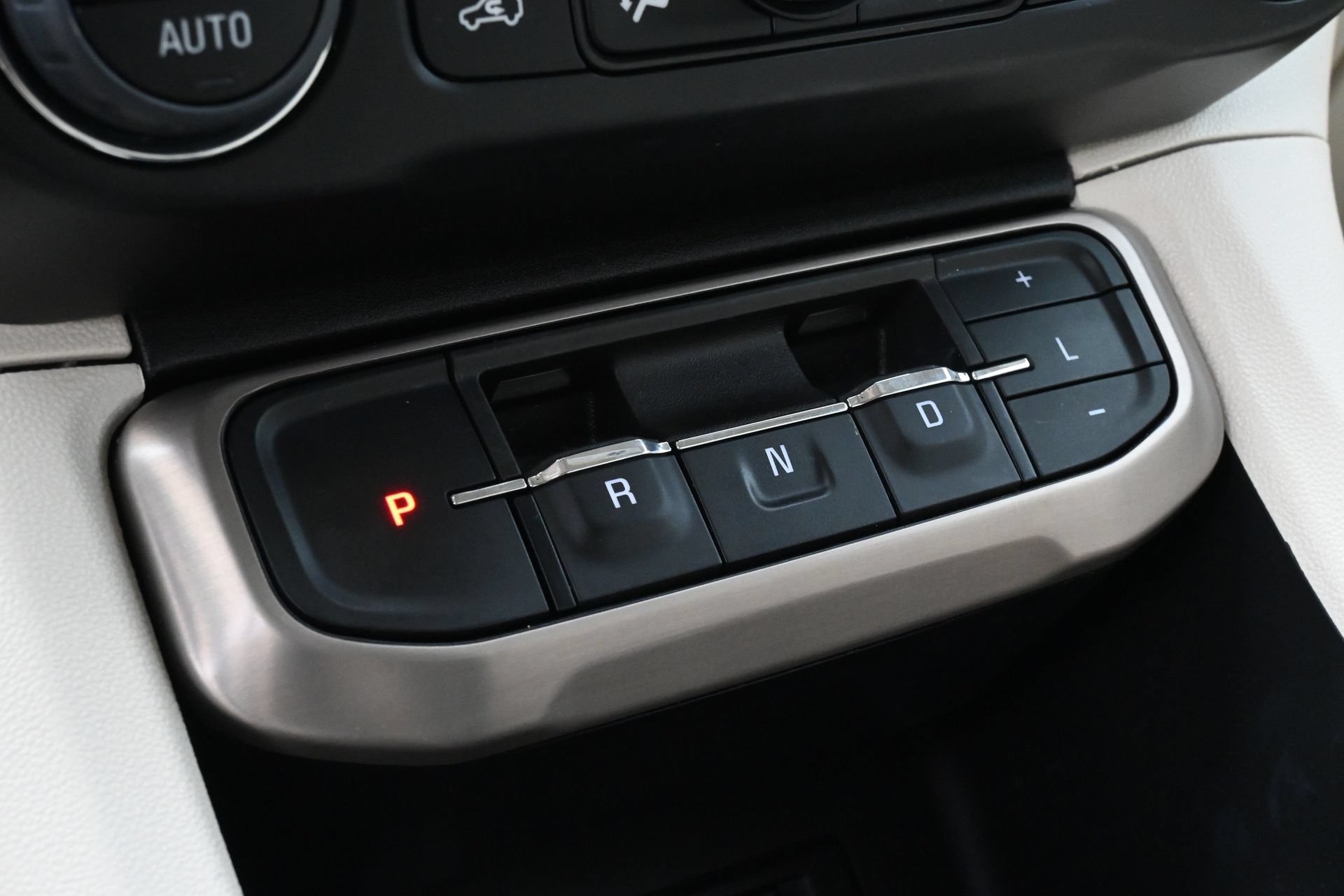 Used 2023 GMC Acadia Denali AWD/4WD image 15