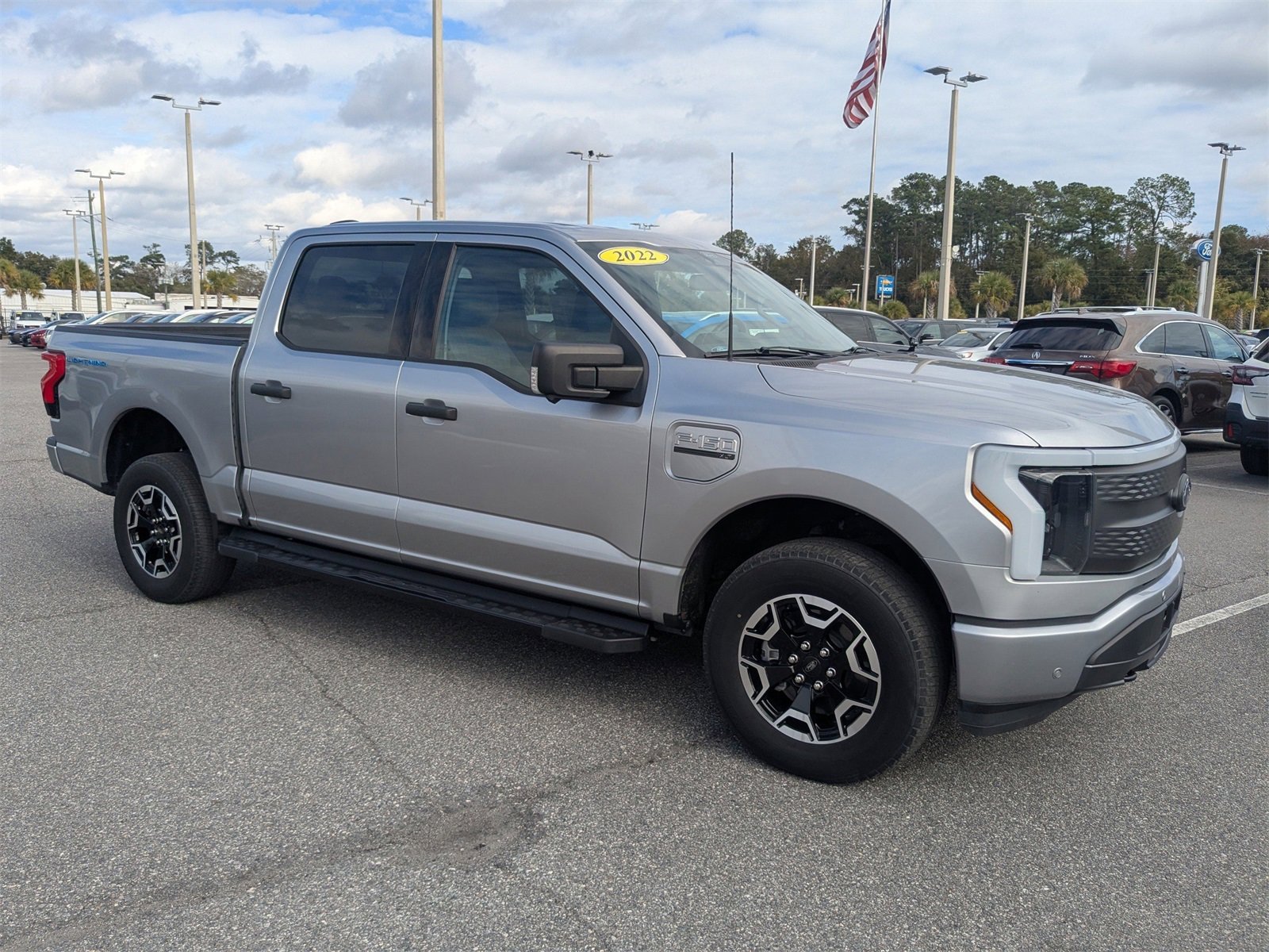 Used 2022 Ford F150 Lightning XLT image 2