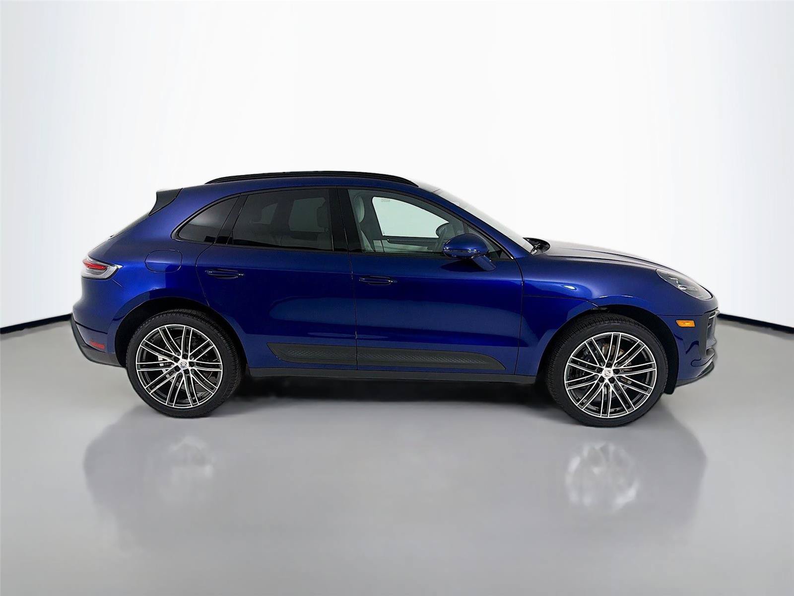 Certified 2026 Porsche Macan Turbo AWD/4WD image 29
