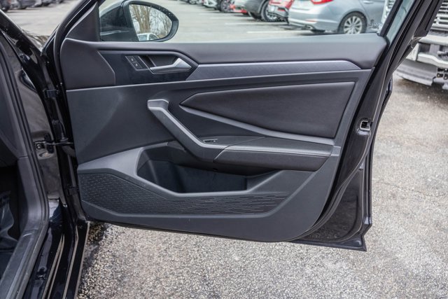 Used 2024 Volkswagen Jetta SE image 29