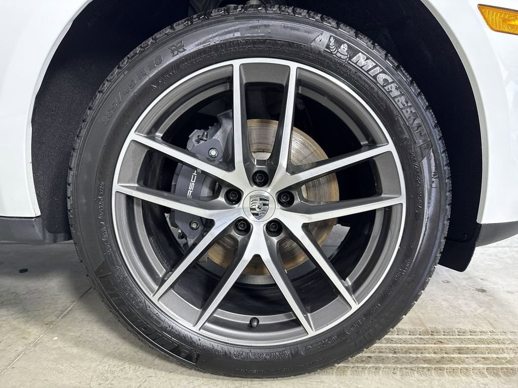 Certified 2025 Porsche Macan image 15
