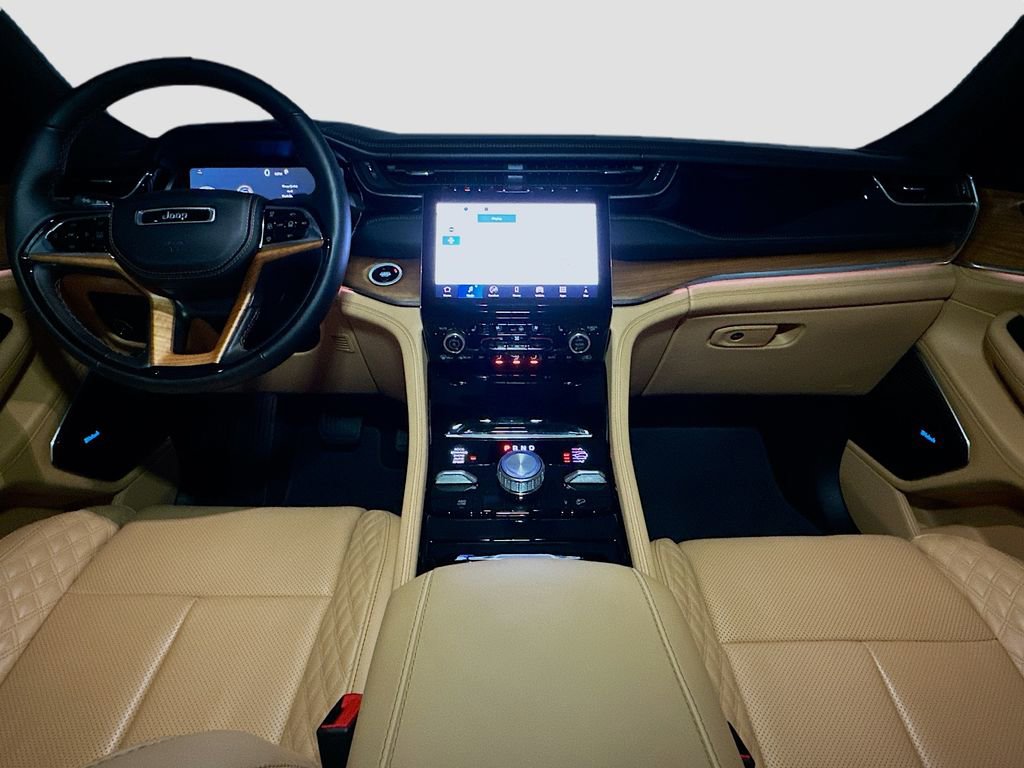 Used 2025 Jeep Grand Cherokee Summit AWD/4WD image 24