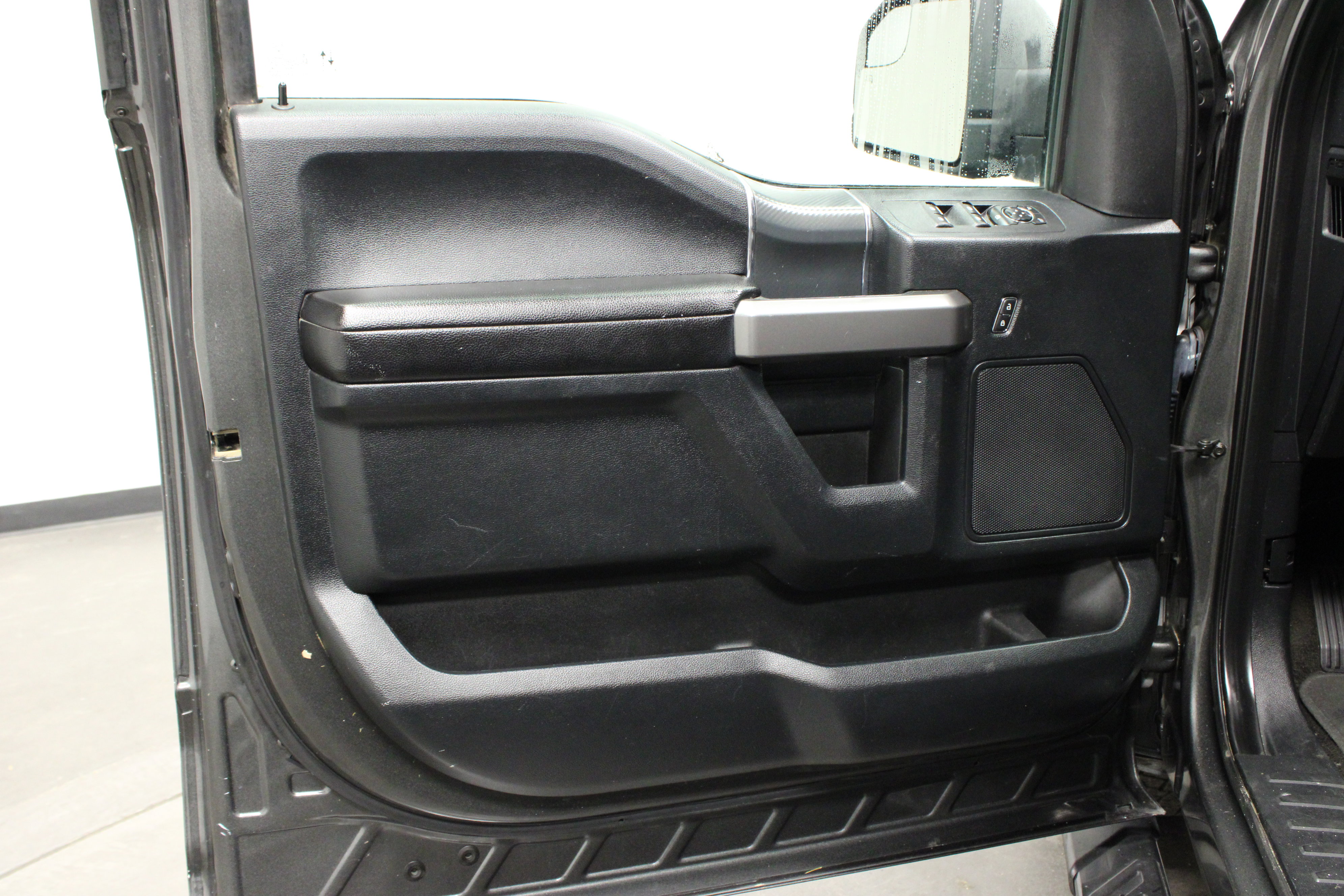 Used 2020 Ford F150 XLT w/ Equipment Group 302A Luxury image 15