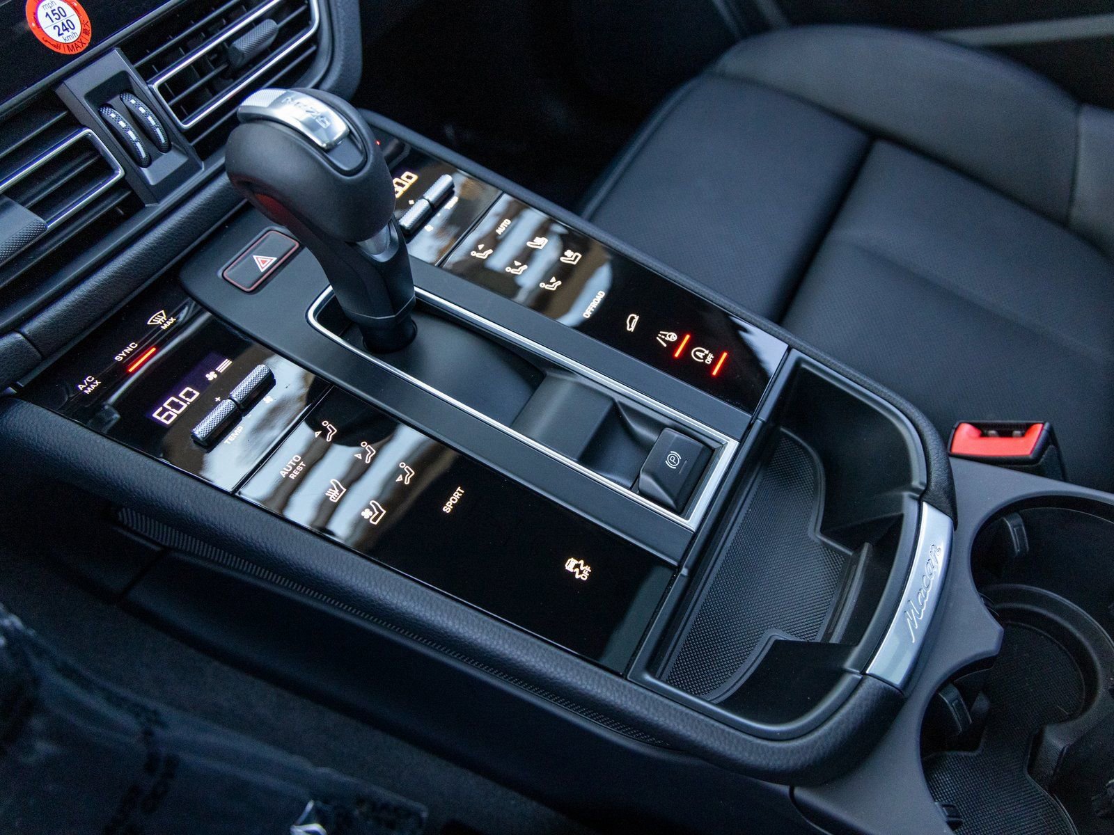 Certified 2025 Porsche Macan image 37