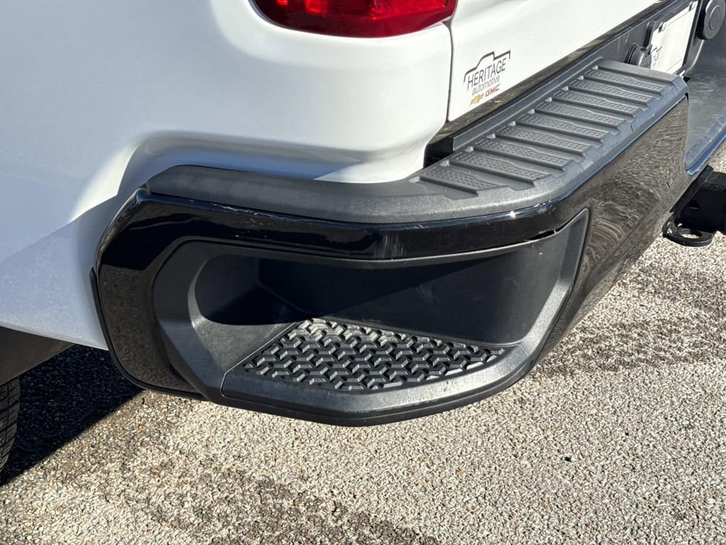 Used 2023 Chevrolet Silverado 2500 Custom w/ Custom Value Package image 15